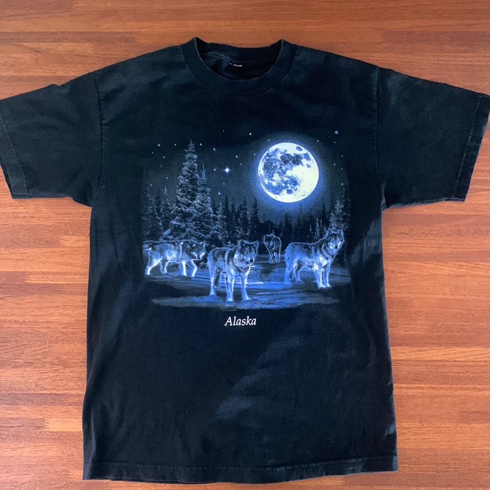 Men’s Black ‘Alaska’ t-shirt with Moon and Wolves